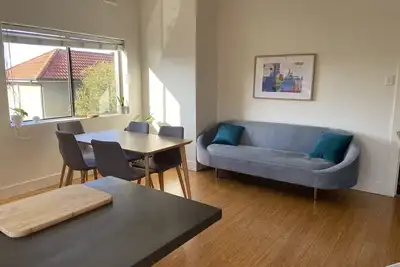 Image de Quiet With Views on Trees, 3 Dedicated Working Spaces, Steps From Lightrail