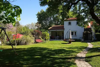 Image de Maison sud d'Aix-en-Provence, calme absolu, piscine, grand jardin