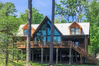 Image de Premium+ Luxury Log Lodge, Prime Fishing, Double-Deck and Dock, Lake Views