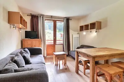 Image de Appartement cosy à La Tania, 4 pers, skis aux pieds, balcon, proche commerces!