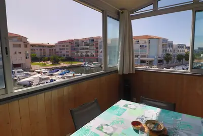 Image de Appartement 2 pièces avec Parking et Clim à Sète