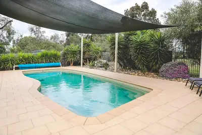 Wharparilla House - Echuca - Large family home with pool