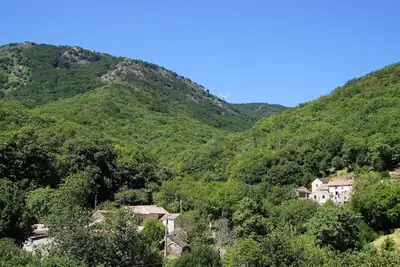 Image de Charmante maison verdoyante reposante de montagne