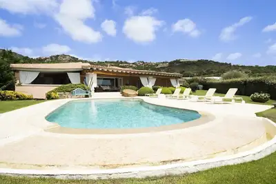 Villa à Abbiadori avec 7 chambres à coucher, 10 couchages