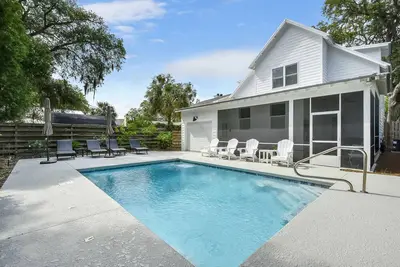 Image de St. Simons New Build • Heated Pool • Walk to Dining • 2 King Ensuites