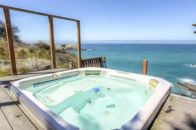 Image de *New* Haven’s View | Stunning Ocean Views!