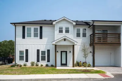 The Lighthouse -Steps to Beach! Luxury Amenities!