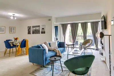 Image de Cozy Laurel Condo w\/ Pool Access ~ 20 Mi to Dc!