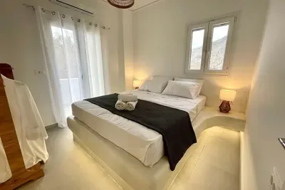 Image de Mayema Cycladic House with Black beach View