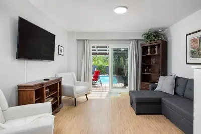 Image de Carrera Cove - Spacious 3br - 5 Mins to Go Train