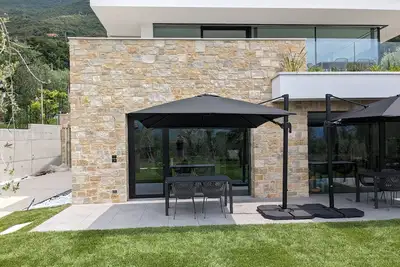 Image de Elegant and modernly furnished apartments with swimming pool garage garden