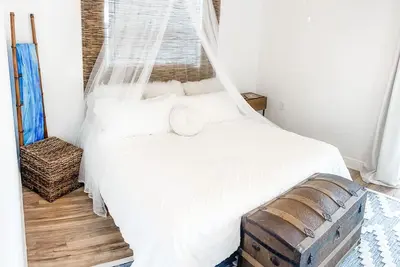 Image de Unique family-friendly/pet-friendly pool home. Located in the heart of Sarasota.