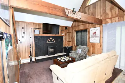 Image de Pocono Cabin w/ Jacuzzi, W&D, and Indoor Pools