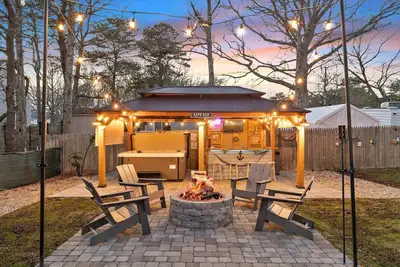 Image de Cape Cottage, 1/2mi to beach, Tiki Bar, Central Ac/Heat, Hot Tub, Firepit