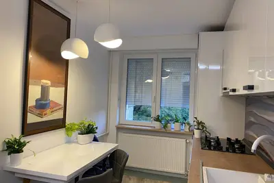 Image de The Apartment is 10 Minutes From the Opera Square