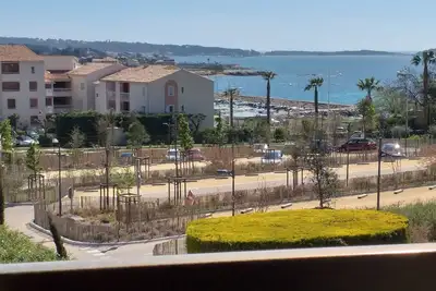 Image de T2 Coudoulière avec belle vue mer et piscine gratuite 3mn de la plage