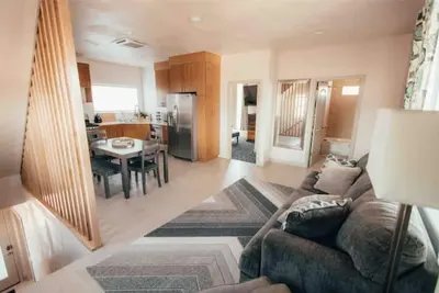 Image de Modern, newly built inn with all the comforts of home. Near Suu and Shakespeare.