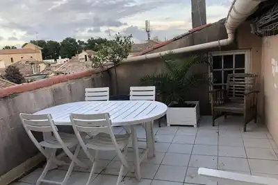 Image de Petit appart sur les toits centre ville, grande terrasse tropézienne, silence