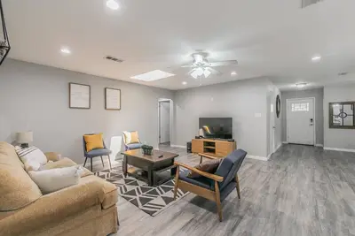Image de The Larkspur Layover