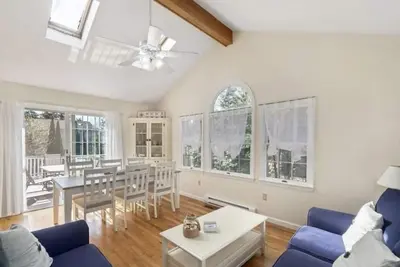 Image de Beautiful house minutes from Charlestown Beach
