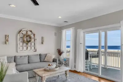 Image de Beachfront Weekly Rental! !