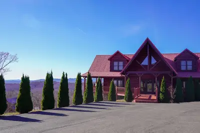 Image de Winter Special! Large Mountain Cabin for 16 Guests with Blue Ridge Mountain View