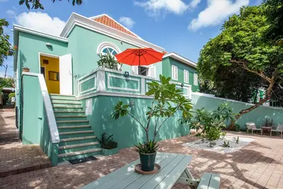 Image de Colorful historical city apartment, Otrobanda, down town Willemstad