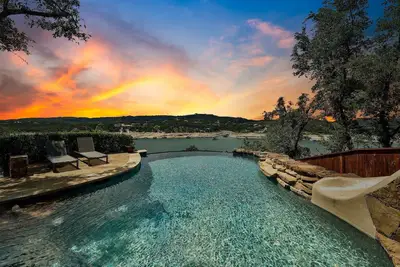 Image de Villa Sereno - Pearl of Travis - Pool, Spa, View on 5 Acres