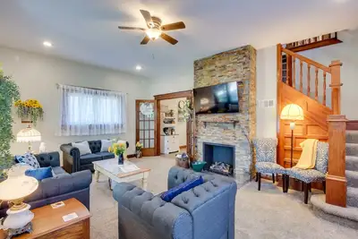 Image de Central Chanute Historic Home w/ Porch!