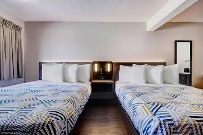 Image de Ideal Mix of Comfort and Value! 3 Units with Free Parking, Pets are Allowed
