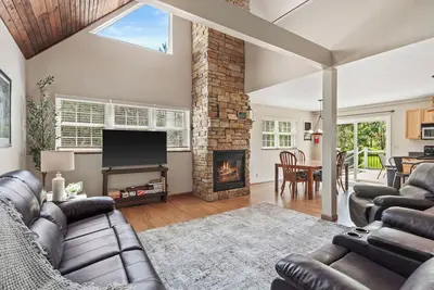 Image de Tranquil Retreat on Lake Arrowhead Golf Course\n