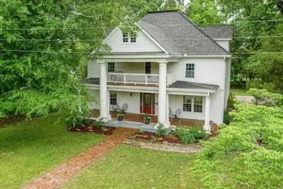 Image de Mason Station-Historic Manor & modern luxuries, 3 mins to Downtown Franklinton
