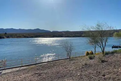 Image de Entire Home minutes from the Colorado River- pet friendly!