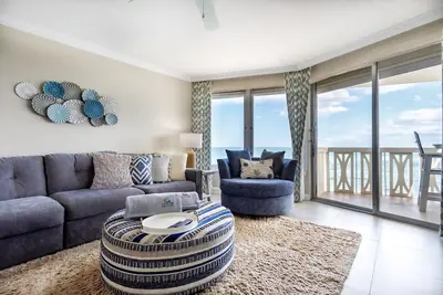 Image de Paloma Penthouse: Oceanfront Breeze and Elevated Ease