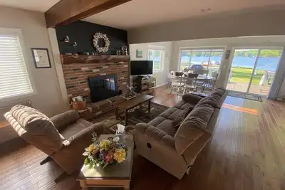 Image de Enjoy A Restful Week Overlooking the Lake in Hale Michigan