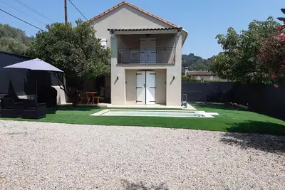 Image de Maison Chaleureuse Avec Piscine