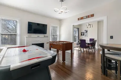 Image de Game Themed, sleeps 12, king beds, walking distance to volleyball tourney! !