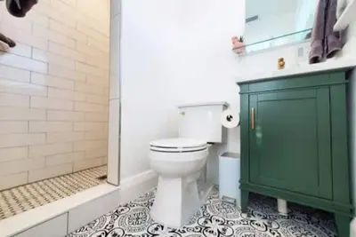 Image de Historic Uptown 3/2 Boho Guesthouse walkable to Dt