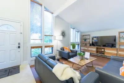 Image de Mid-century Modern Villa w/ Pool Near Universal