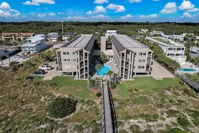 Image de Sandy Shores Retreat: Your Coastal Getaway with Pool