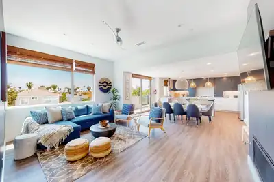 Image de Inviting condo in Oceanside with rooftop, hot tub, balcony, and ocean views