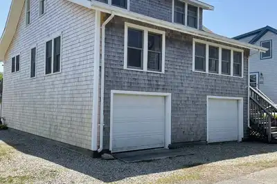 Image de So close to New Silver Beach! 4 bedroom house with large back deck and yard