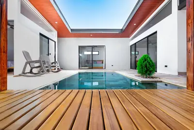 Image de Coral House, 5 min to the beach- fiber optic internet and swimming pool
