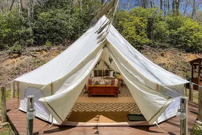 Image de New! Starlight Lookout - Glamping, Smoky Mountains Nc, 5min to Brp