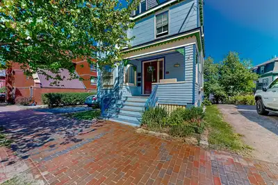 Image de Inviting apartment with full kitchen, porch, convenient location, & fast WiFi