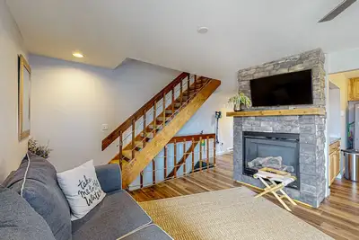 Image de Three-story townhome with 2 balconies & mountain view - near Lake Granby