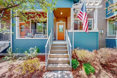 Image de Dog-friendly townhome near year-round recreation with pool, hot tub, balcony, Ac
