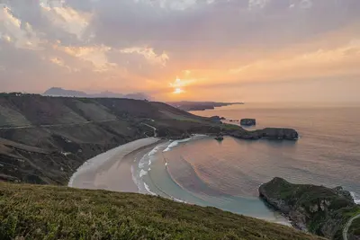 Image de House in Llanes next to the beach, Niembro. Private parking and views.