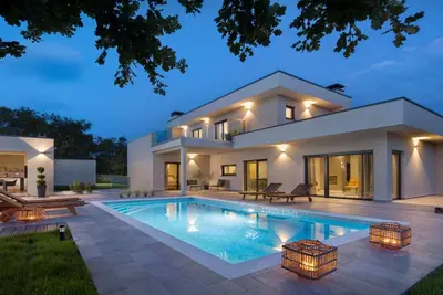 Image de Villa élégante avec piscine