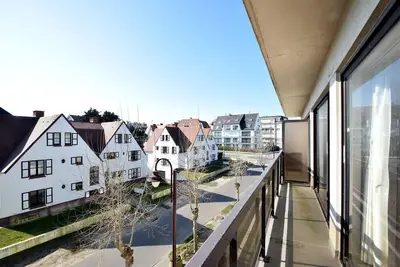 Image de Séjour élégant en bord de mer avec balcon
